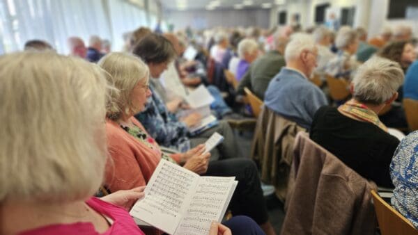 Zondagsdienst met viering 50 jaar Mennokoor